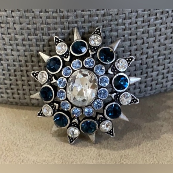 Vintage Starburst or Sunburst Crystal Brooch with crystal and Brass Accents - Picture 3 of 6